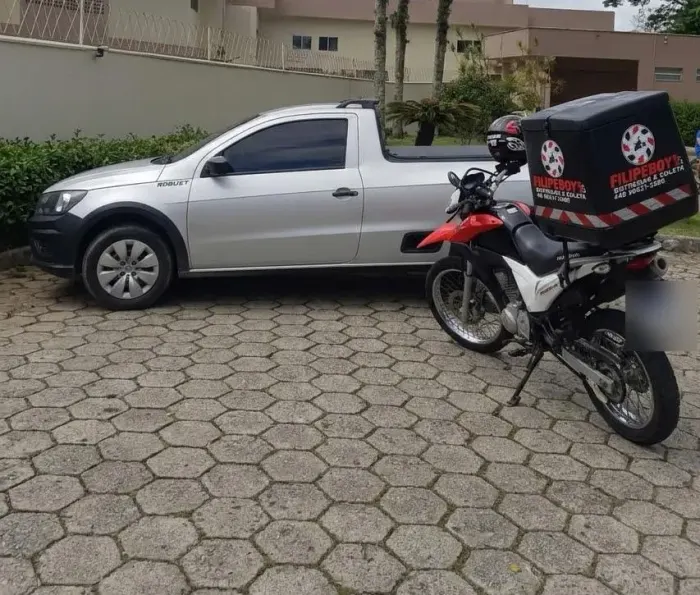 Moto com baú e utilitário da Filipeboyy